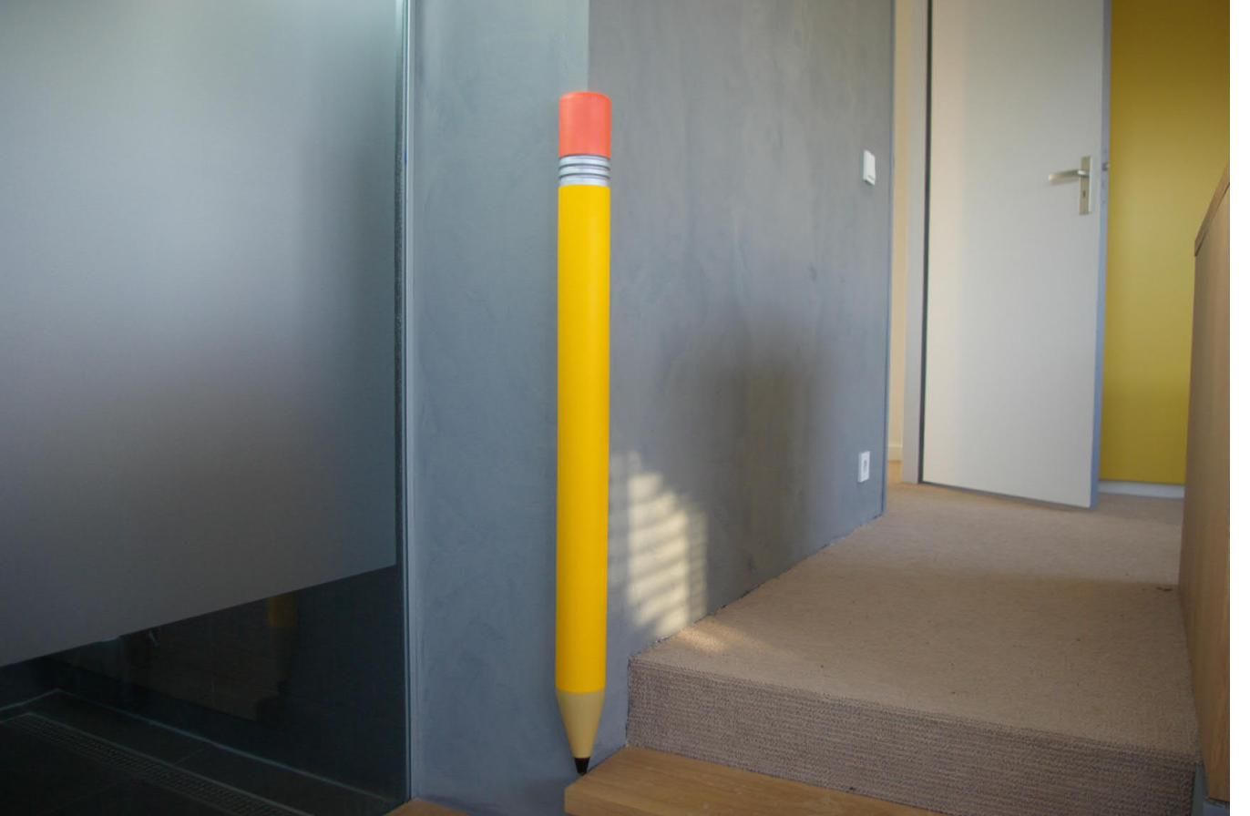 Protection d'angle crayon sur un mur d'escalier